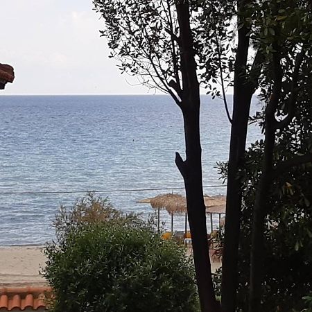 Sofia'S Pearl Beachfront Maisonette Nea Kallikrateia Buitenkant foto
