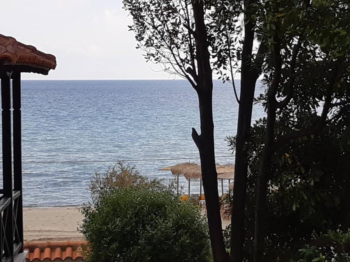 Sofia'S Pearl Beachfront Maisonette Nea Kallikrateia Buitenkant foto