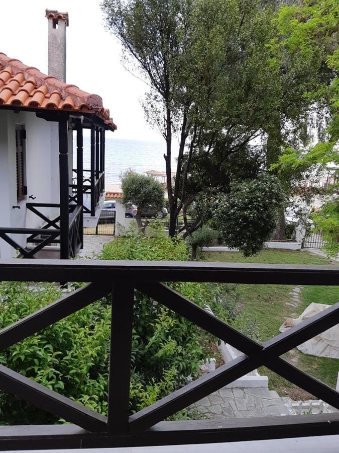 Sofia'S Pearl Beachfront Maisonette Nea Kallikrateia Buitenkant foto