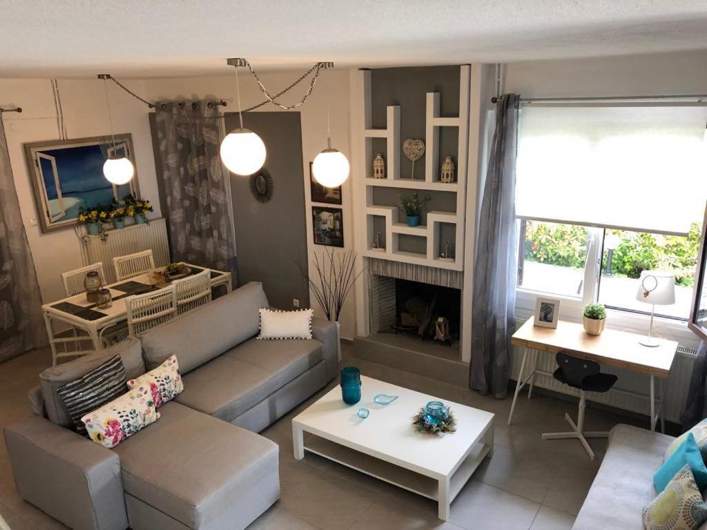 Sofia'S Pearl Beachfront Maisonette Nea Kallikrateia Buitenkant foto