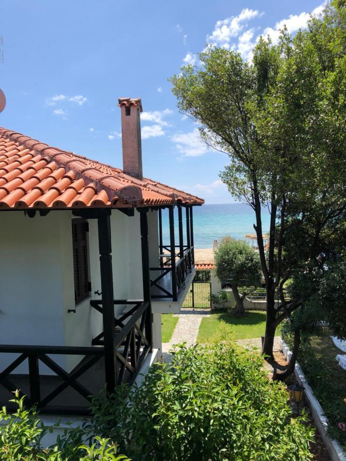 Sofia'S Pearl Beachfront Maisonette Nea Kallikrateia Buitenkant foto